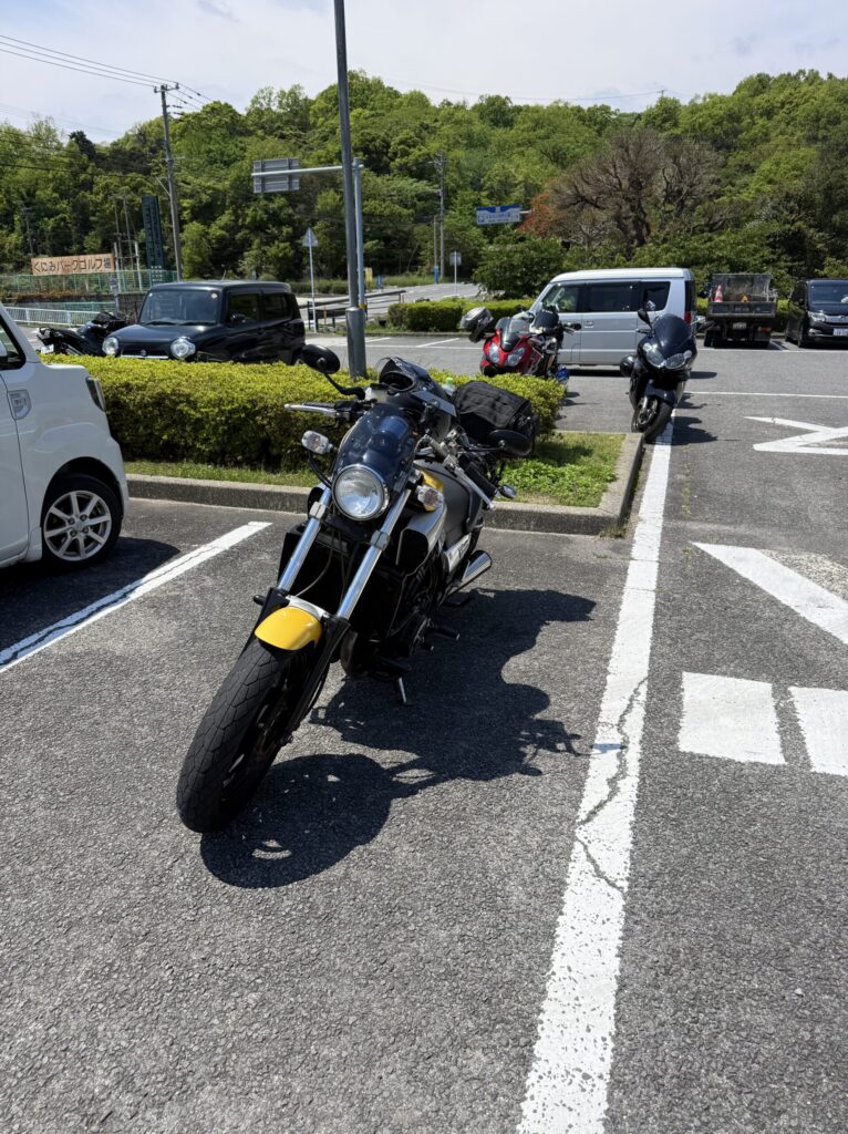 道の駅くにみ駐車場に停めたVMAX1200